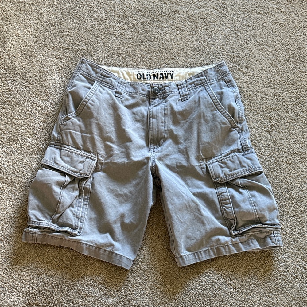 Old Navy Men's Cargo Shorts in Light Gray